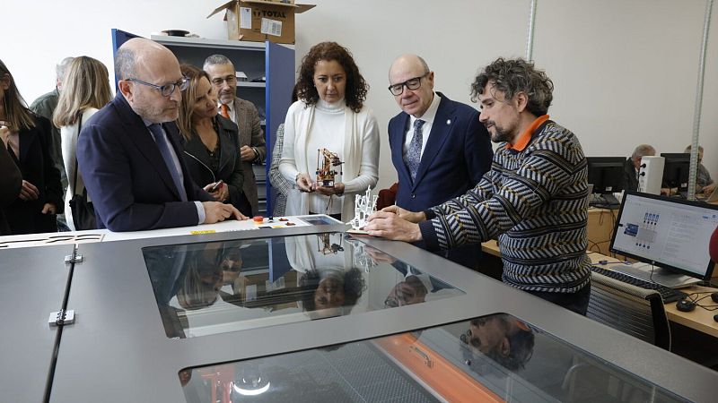 Cuaderno mayor - Apuesta por los proyectos intergeneracionales del Ayuntamiento de Madrid y la Universidad de Granada - 25/04/26 - Escuchar ahora