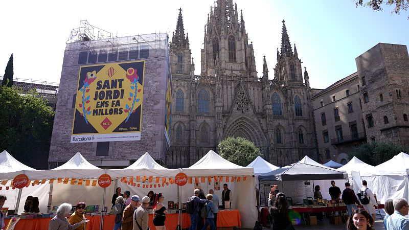 Sant Jordi 2026 bat rècords amb 27 milions i èxit en català