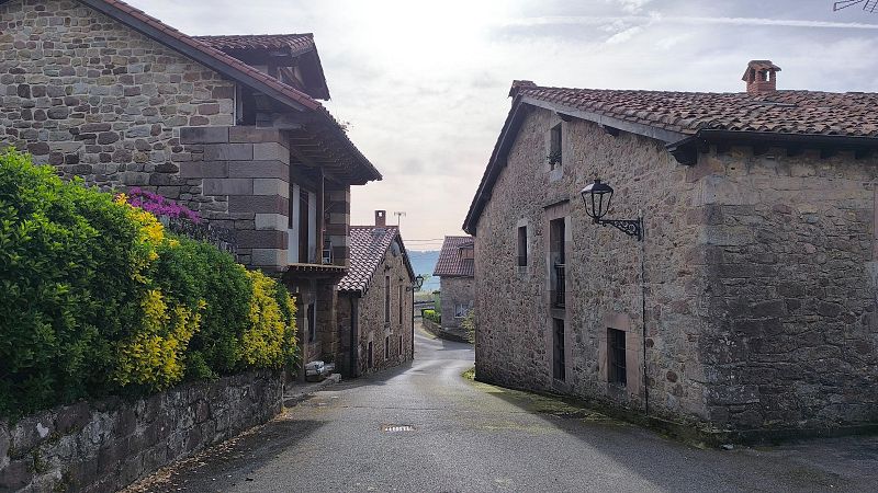 San Vicente del Monte: el pueblo cántabro que no se apagó - Cantabria Informativos | Escuchar
