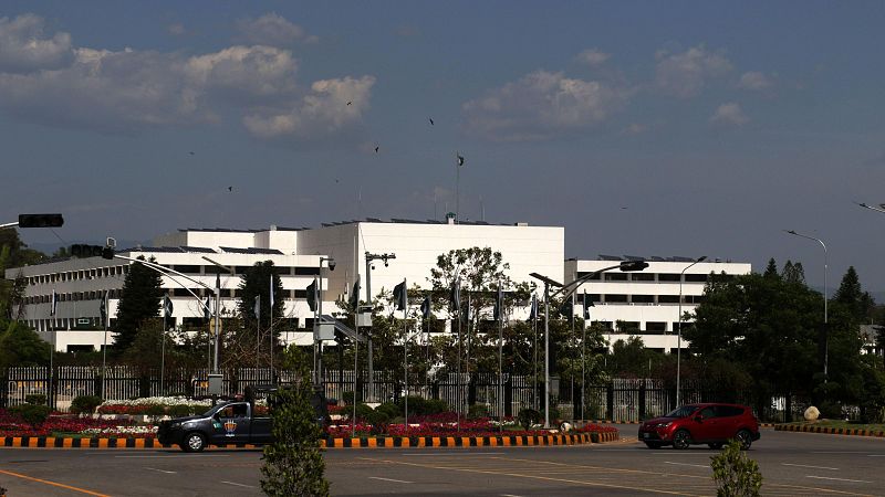 Crónica internacional -  Irán asegura que ha avanzado en los contactos con los mediadores pakistaníes sobre las las condiciones específicas para volver a negociar con EEUU - Escuchar ahora
