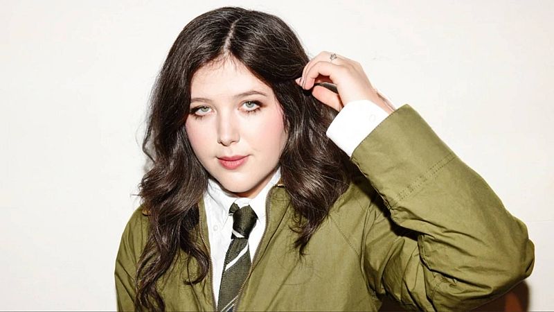 180 grados - Lucy Dacus, Suki Waterhouse, Rostam y Sarria - 27/04/26 - 180 grados | Escuchar