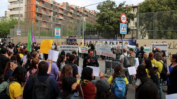 La comunitat educativa en contra dels Mossos de pais� en els centres d'alta complexitat