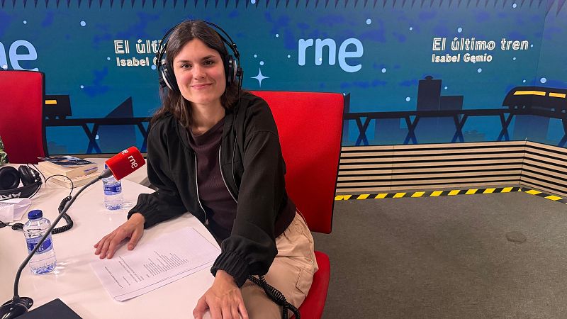 La poesía de Ángelo Néstore en la voz de Elvira Sastre - El último tren | Escuchar