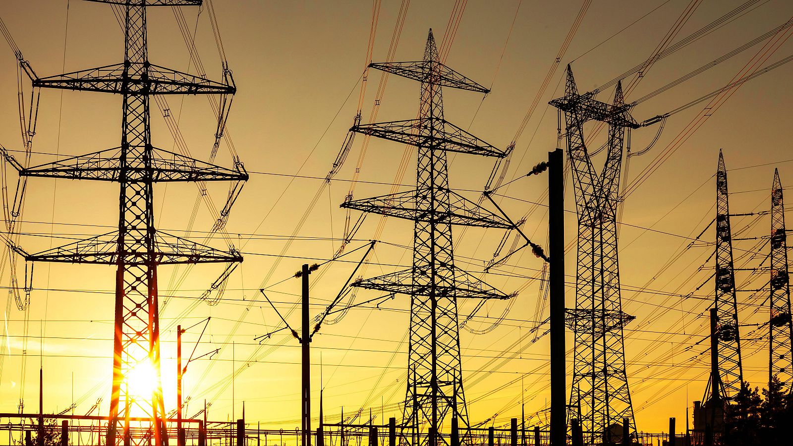 Un any de l'apagada: Catalunya es pot tornar a quedar a les fosques?