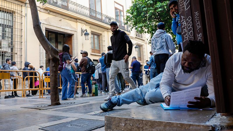 "Efecto llamada" tras la regularización ¿mito o realidad? - Hora América | Escuchar