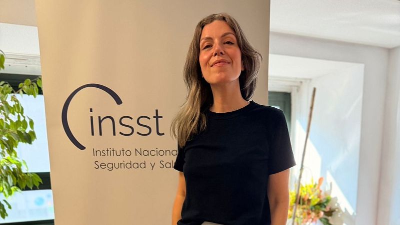 No es un día cualquiera - Postecnocracia con Marta Peirano: El relevo en la cúpula de Apple | Escuchar