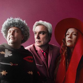 David Byrne vuelve a lo latino