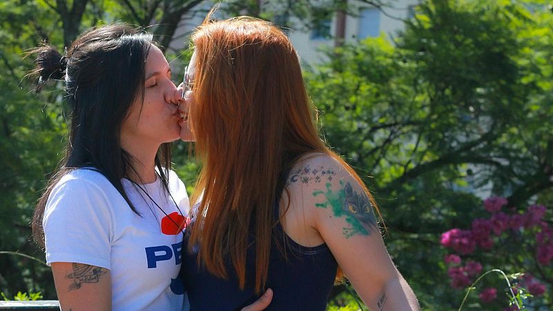 Plurals i Singulars - 1 de cada 4 dones lesbianes ha patit tracte vexatori el darrer any - Plurals i singulars a Ràdio 4 | Escoltar