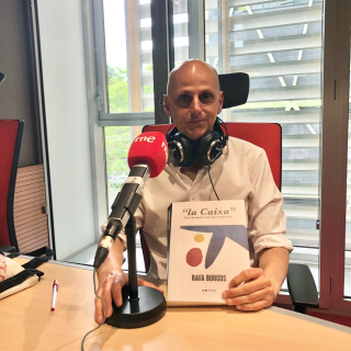 Rafa Burgos presenta "La Caixa, una hist�ria mai no explicada"