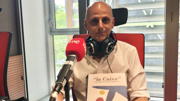 Rafa Burgos presenta "La Caixa, una hist�ria mai no explicada"