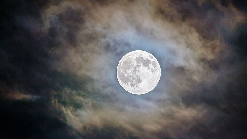 Sicut Luna Perfecta - Comenzamos mayo y semana 5� de Pascua - 02/05/26 - Sicut luna perfecta | Escuchar