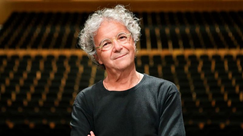 No es un día cualquiera - DANIELE FINZI PASCA: La clave es encontrar fórmulas para resistir sonriendo | Escuchar