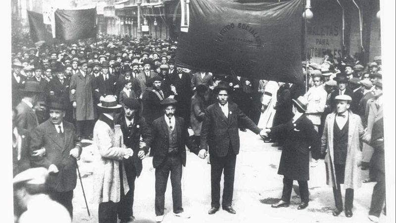 Efectve: La hist�ria televisiva dels primers de maig - S�n 4 dies | Escuchar