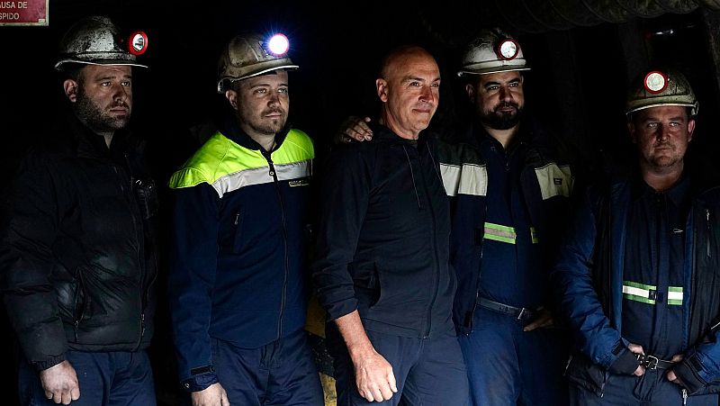 Los encerrados en Mina Miura marcharán a pie hasta Oviedo si no cobran antes del jueves - Asturias Informativos | Escuchar