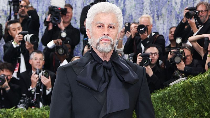 Bon dia i bona sort - Bad Bunny, irreconeixible a la MET Gala - Bon dia i bona sort | Escoltar