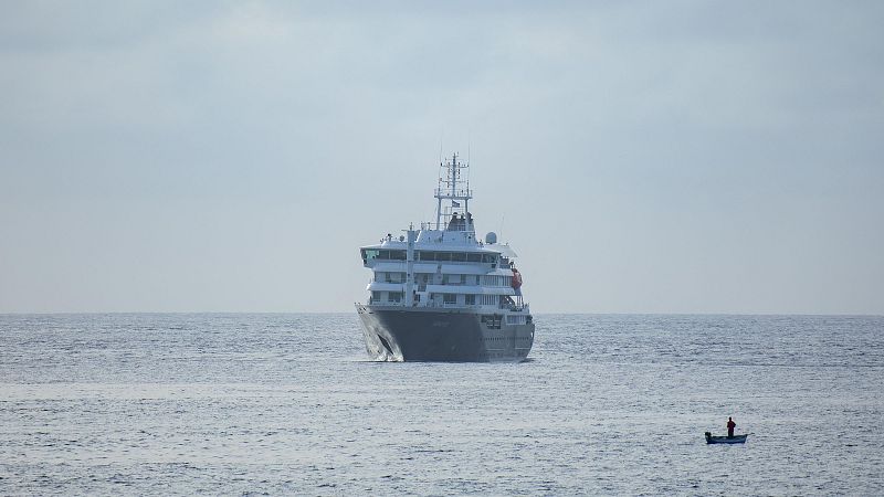 "El crucero continuará sin detenerse, salvo que fuera necesario" - 24 horas | Escuchar