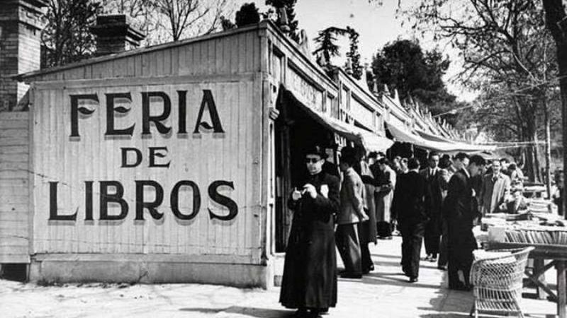 Cuesta de Moyano, 101 años de la calle más leída de Madrid - escuchar ahora