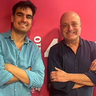 Lo Pau de Ponts agafa la guitarra i en fa de les seves