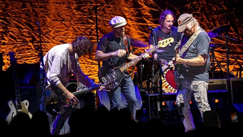 Sin rodeos - Neil Young publica ‘As Time Explodes’ con grabaciones de su gira Love Earth - 07/05/26 - Escuchar ahora