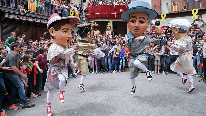Bon dia i bona sort - Les tradicions catalanes m�s surrealistes - Bon dia i bona sort | Escoltar