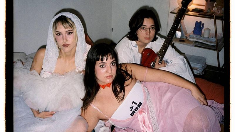 180 grados - Aiko El Grupo, Pipiolas, Aldous Harding y The Rolling Stones - 07/05/26 - 180 grados | Escuchar
