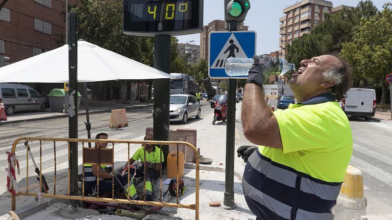 Más del 50 % de los andaluces, en zonas de actuación por calor