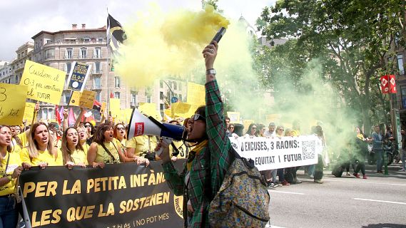 Docents d'escoles bressol es manifesten a Barcelona en jornada de vaga