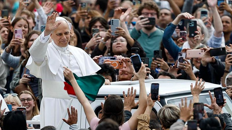 El Papa León XIV consolida su perfil pacifista en su primer año al frente de la Iglesia - Las mañanas de RNE | Escuchar