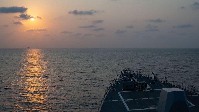 Crónica internacional - La tensión entre EEUU e Irán se eleva en las últimas horas, tras el intercambio de ataques en el estrecho de Ormuz - Escuchar ahora