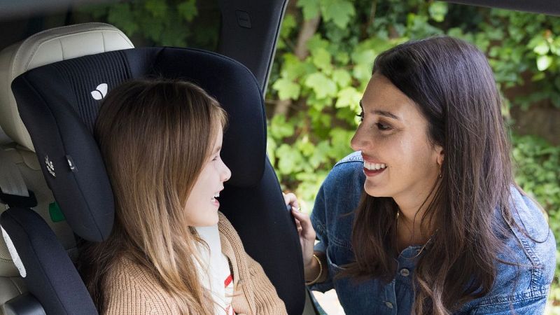Más cerca - Sillas infantiles: la reforma que permitiría viajar delante - Escuchar ahora