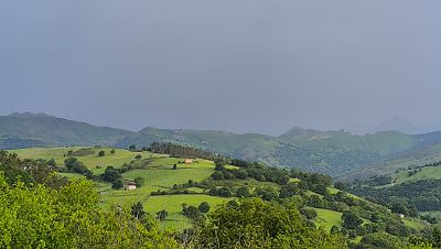 Tormentas más violentas en Cantabria por un mar más caliente y una atmósfera "cargada de energía" - Cantabria Informativos | Escuchar