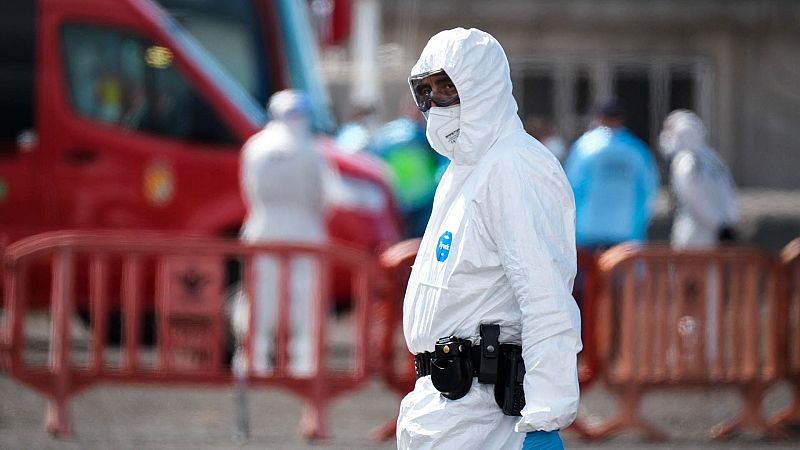 El nuevo positivo de Hantavirus refuerza la necesidad de una cuarentena de seis semanas - Las mañanas de RNE | Escuchar