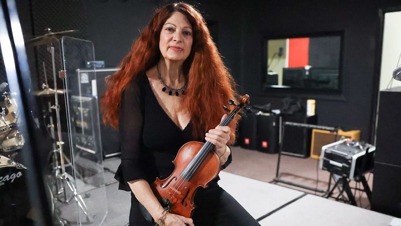 Sin rodeos - Scarlett Rivera y Rob Stoner reimaginan ‘Desire’ de Bob Dylan en escenarios españoles - 11/05/26 - Escuchar ahora