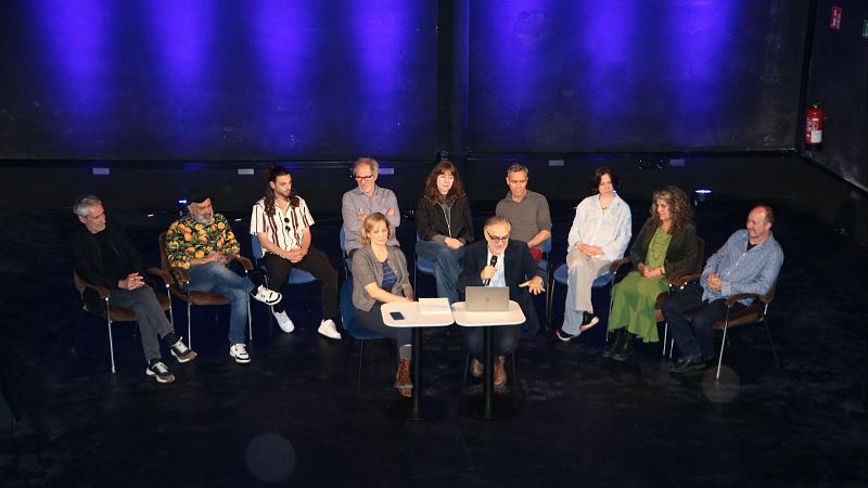L'Entrellat - Els protagonistes de la rua del Bar�a, Pep Tosar i la reobertura del Teatre Raval amb "Federico Garc�a", la verificaci� d'edat a internet amb la Mariola i LaLliga amb Maria Juan - L'Entrellat | Escoltar