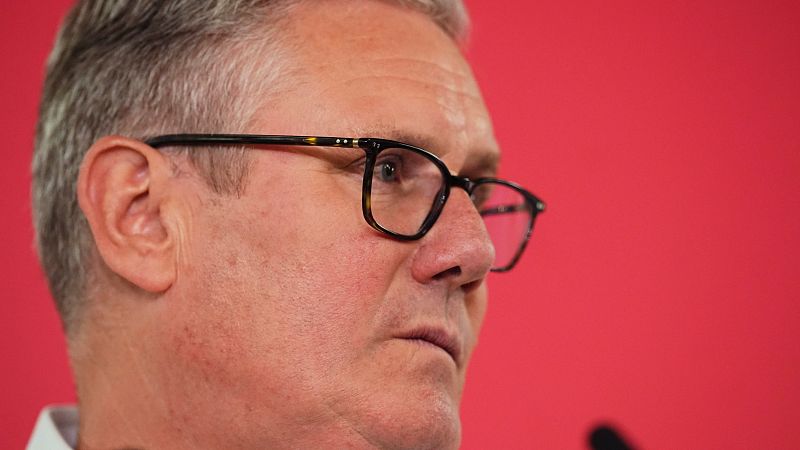Crónica internacional -  Los ministros Starmer podrían pedirle esta mañana que dimita, en una reunión del gabinete - Escuchar ahora