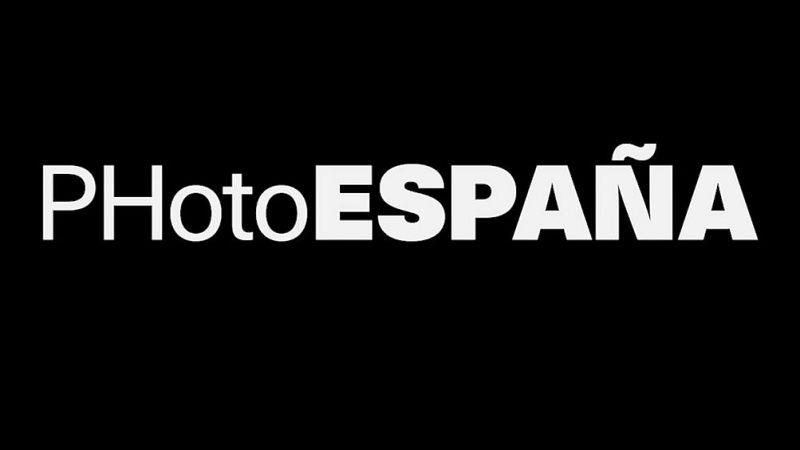 Hoy hablaremos con Mar�a Santoyo, directora de PHotoEspa�a, y con la fot�grafa Isabel Azkarate - Cultura con � | Escuchar