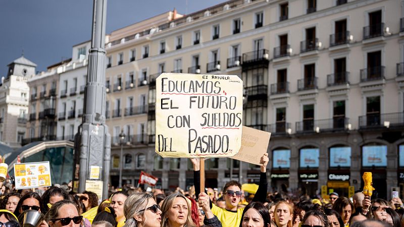 El mat� de R�dio 4 - Mestres i professors inunden i col�lapsen Barcelona: "Parlon, Niub�, volem la dimissi�!" - El mat� de R�dio 4 | Escoltar