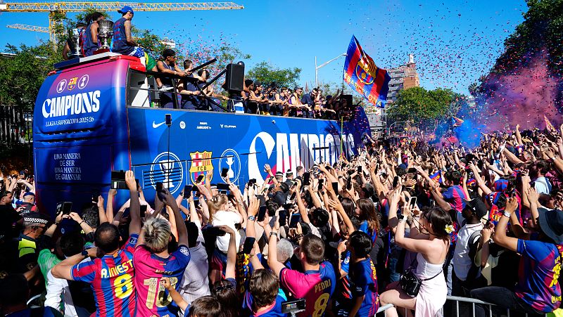 Els Virals de la rua del Barça, les sèries que "són casa" i el bramul d'Amaia Montero - Xavifòrnia | Escoltar