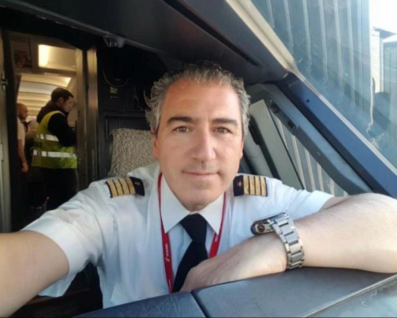 ¡Bienvenidos a bordo! Entrevista al comandant Ramon Vallès - De nit | Escoltar