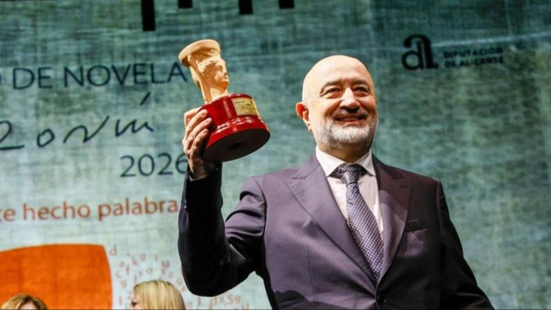 Pablo �lvarez, premi Azor�n 2026 amb la novel�la "La necesidad de amar" - Xavif�rnia | Escoltar