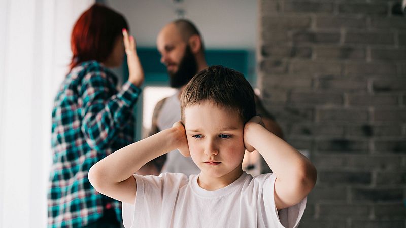 Ágora 3.0 - Una familia que regula, ama y pone límites hará de ti un ser libre - Escuchar ahora