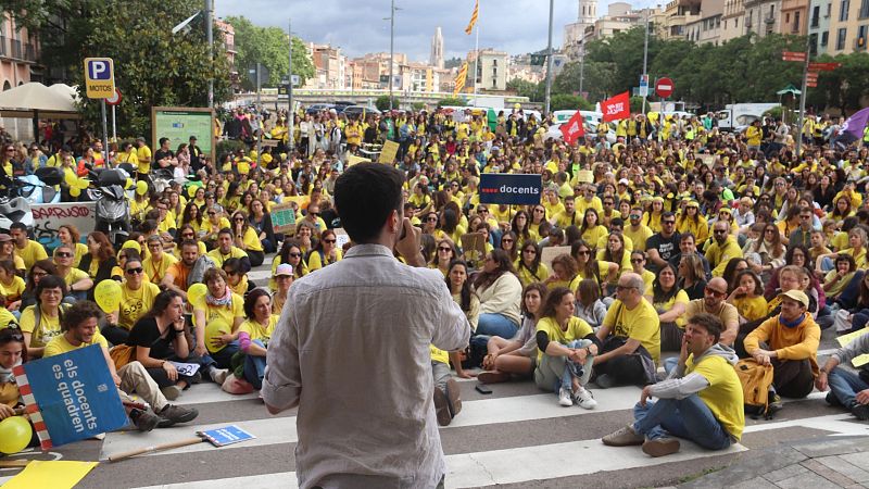 El Pla B - Tert�lia | El model econ�mic, la incertesa per l?acord de pressupostos i les protestes dels docents - El pla B | Escoltar