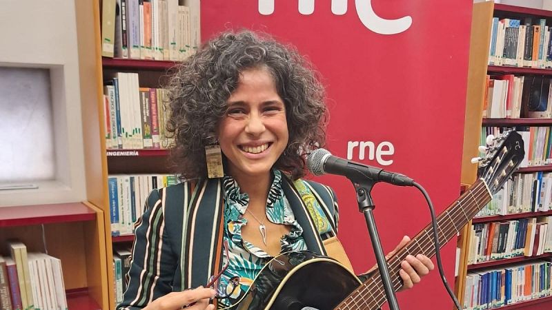 No es un día cualquiera - Alicia Canguero: No hay nada como hacer casa en todas partes | Escuchar