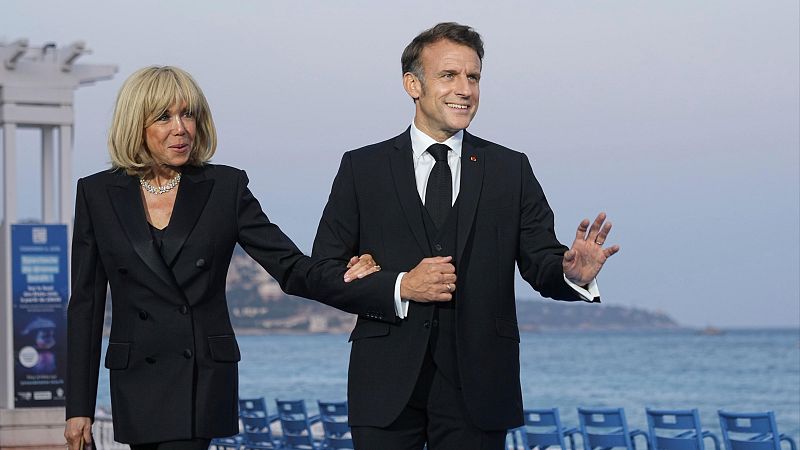 Bon dia i bona sort - Periodista franc�s revela el motiu de la bofetada de Brigitte a Emmanuel Macron - Bon dia i bona sort | Escoltar