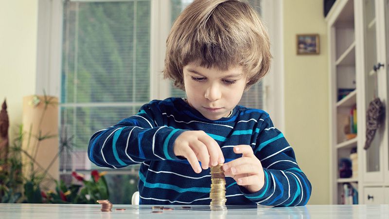 Creencias sobre el dinero que nacen en la infancia - Economía de bolsillo | Escuchar