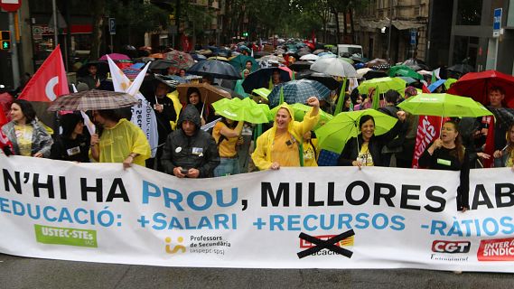 El sector educatiu enceta el cinqu� dia de vaga al Barcelon�s