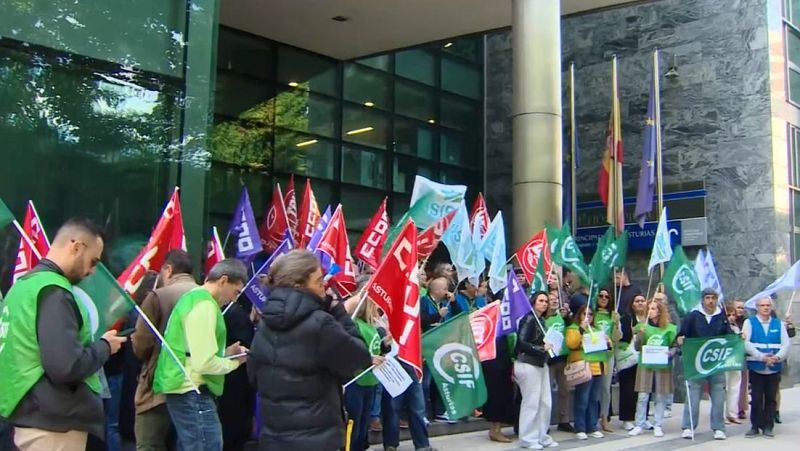 La plantilla de Sograndio pide medidas ante su estado "deplorable" y falta de personal - Asturias Informativos | Escuchar