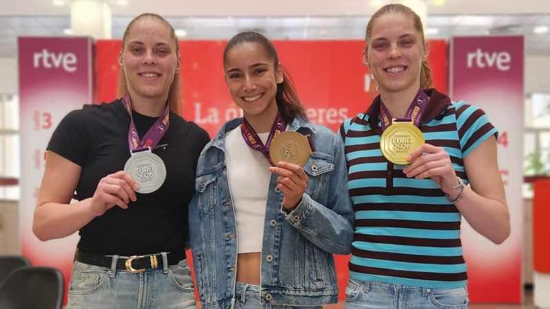 El Vestuario - Entrevista a las taekwondistas Adriana Cerezo y las hermanas Viviana y Luana Martón - El vestuario | Escuchar