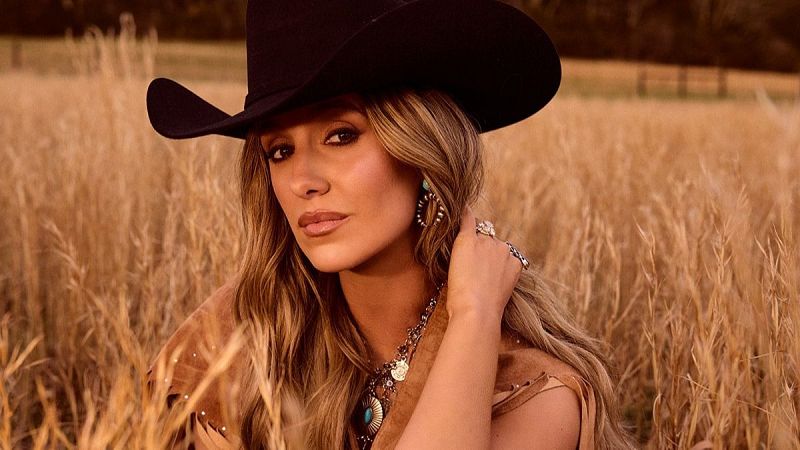 Sin rodeos  - Lainey Wilson celebra su cumpleaños sin un solo premio de la ACM - 19/05/26 - Escuchar ahora