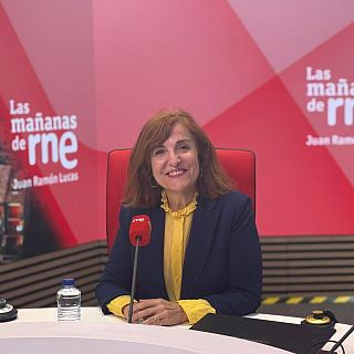 Elvira Lindo: "Hay que prestar o�dos a todo el mundo"